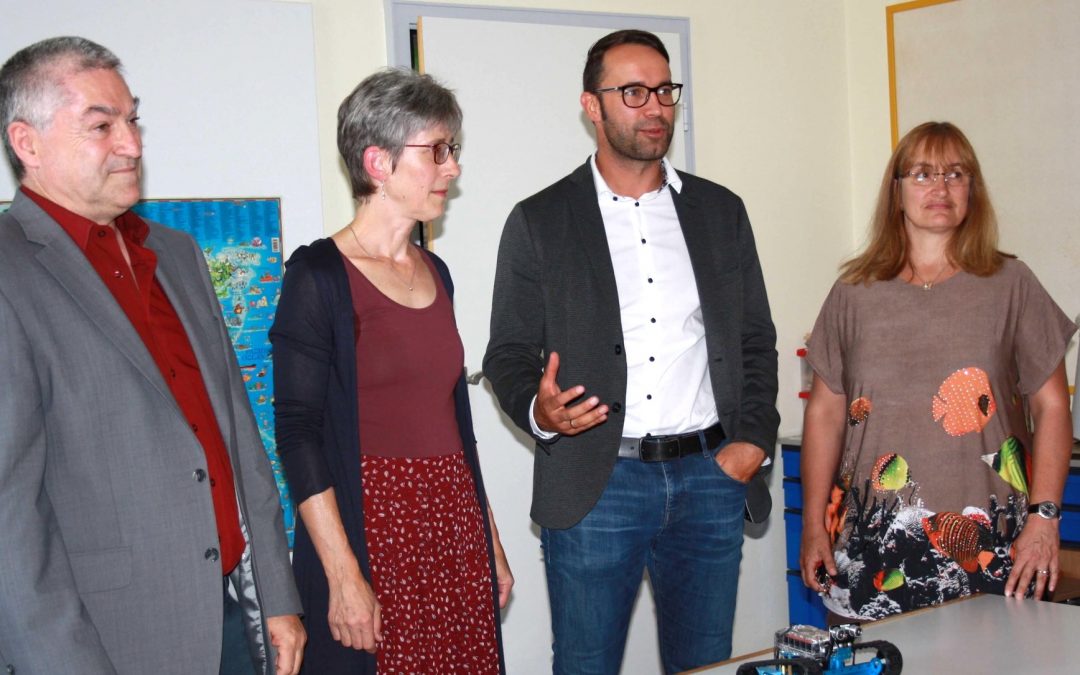 Deisenhofer von digitaler Musterschule beeindruckt