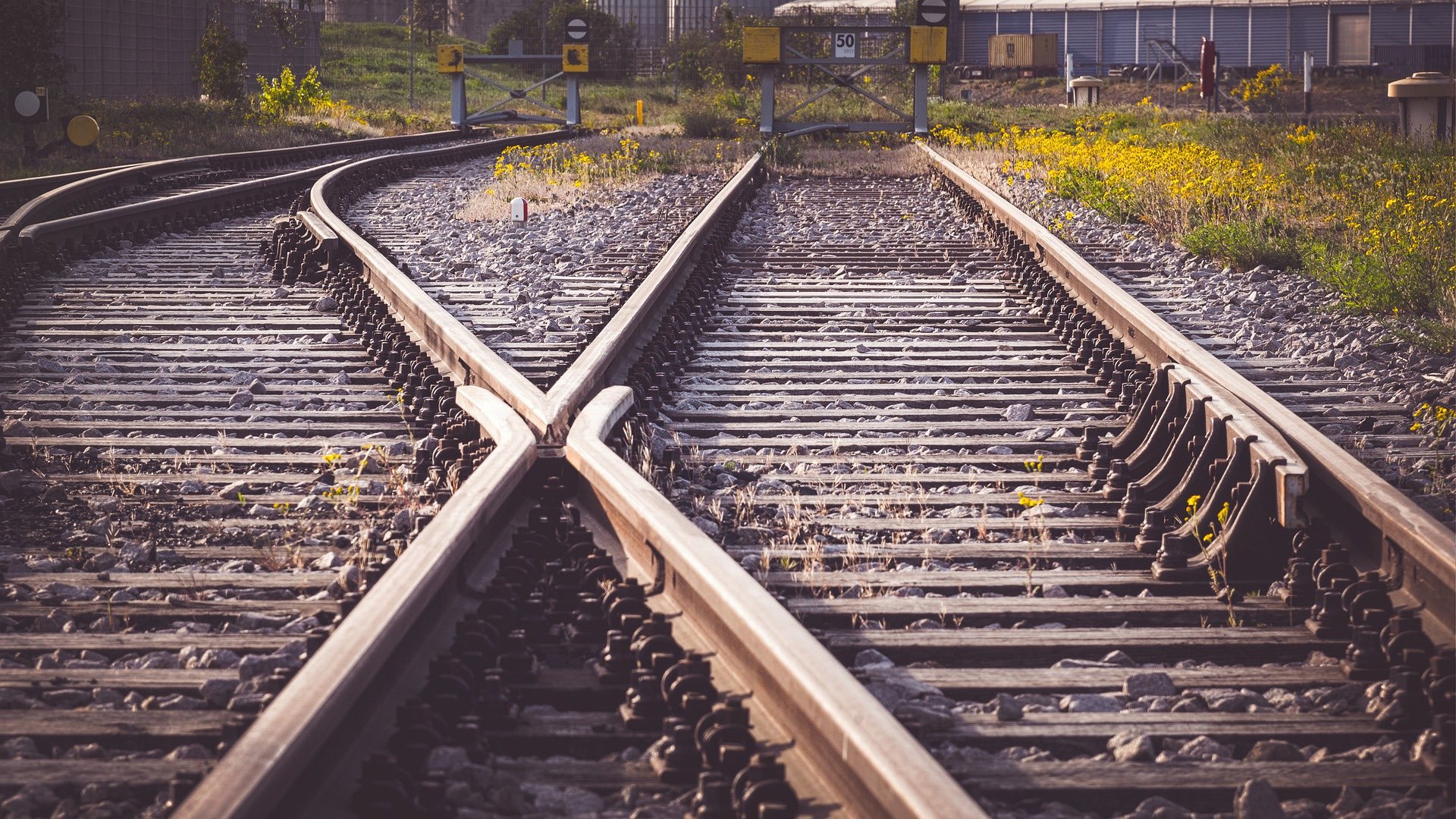 Gleise-Bahn-Strecke-Pixabay-web