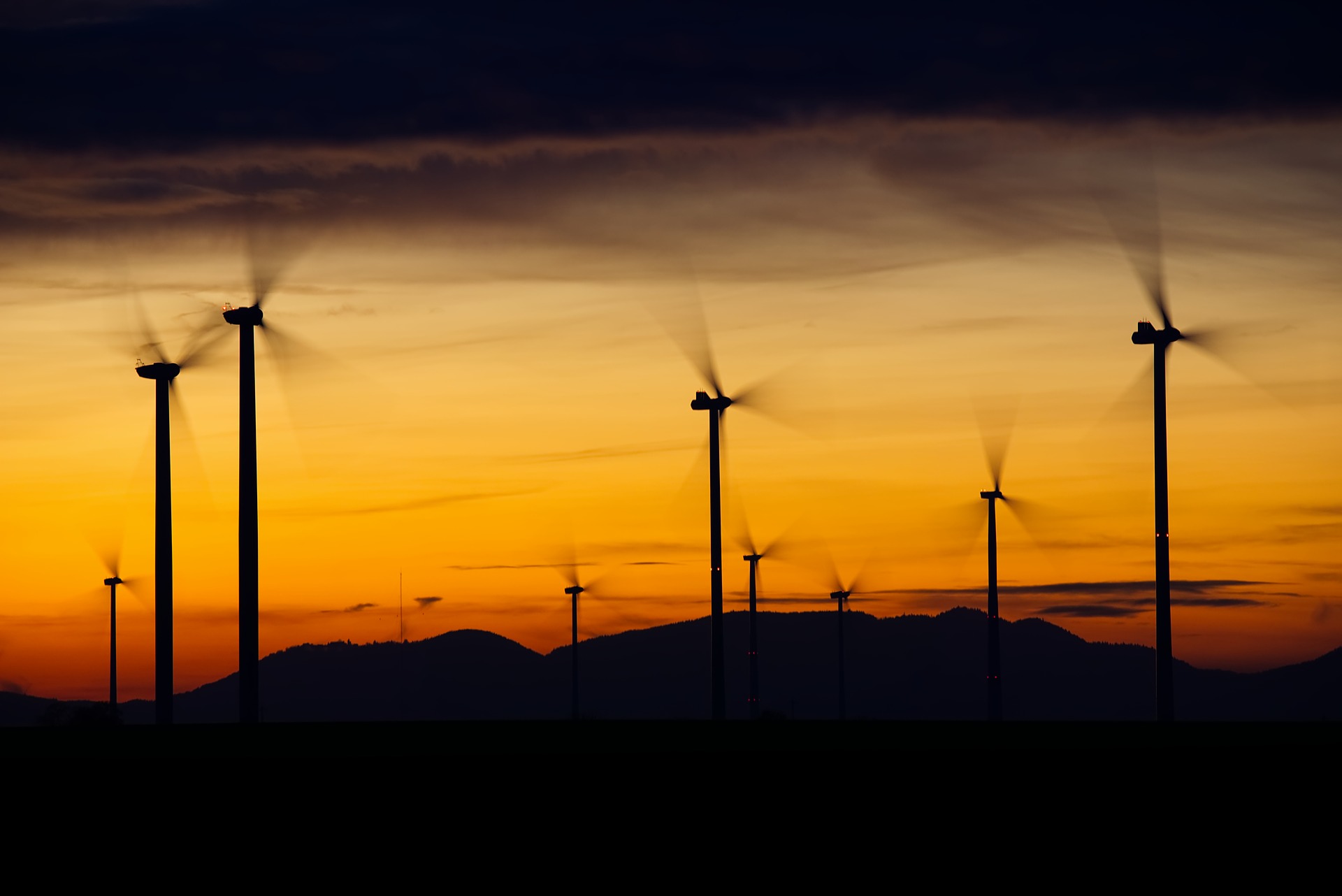 wind-turbines-2991696_1920
