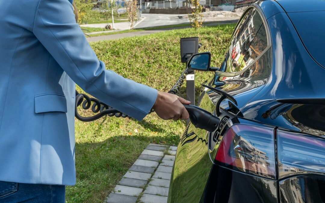E-Auto schlägt Verbrenner – Grüne fordern Millionen für Ladesäulen